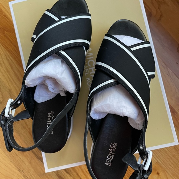 MICHAEL Michael Kors
Becker Platform Sandals - Picture 7 of 11